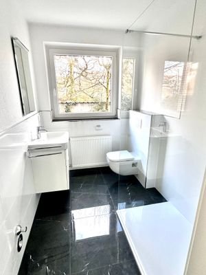 neu gestaltetes Duschbad
