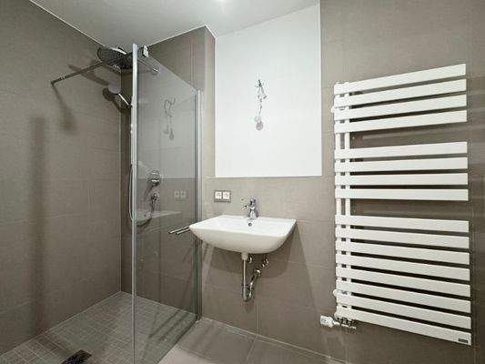 Badezimmer mit Dusche