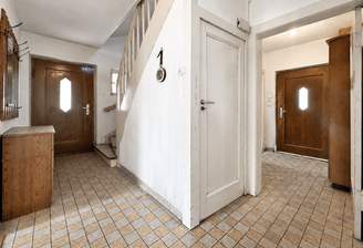 Wohnhaus - Flur (EG)