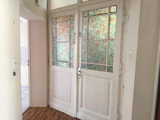 Wohnungstür exemplarisch