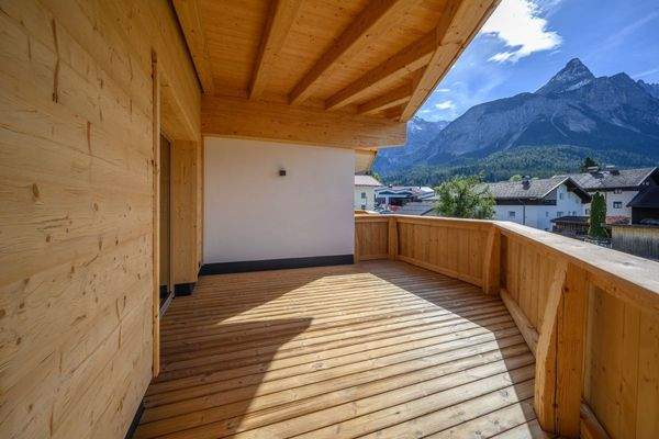 Balkon mit Blick auf die Sonnenspitze