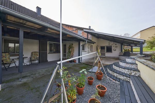 3-Fam.-Wohnhaus mit Garten