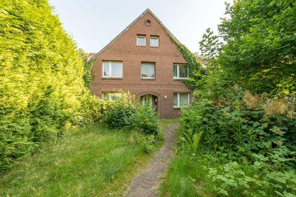 grüner und ruhiger Garten