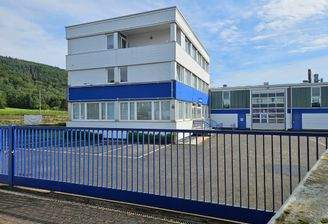 Zufahrt zum Gelände.jpg