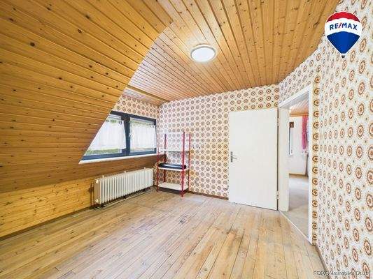 RE/MAX Immobilien DeLux Einfamilienhaus Körprich Schlafzimmer