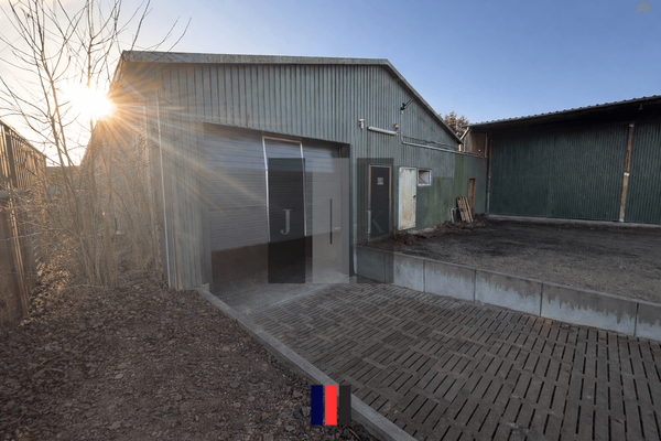 Halle Außenansicht 4