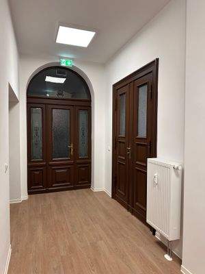 Flur mit Nebeneingang.jpeg