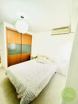 mit Einbauschrank und Air Con 