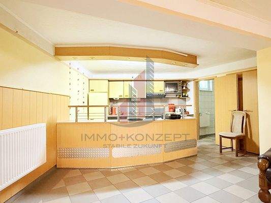 mit angrenzender Bar