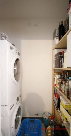 Abstellkammer mit Waschmaschinenanschluss