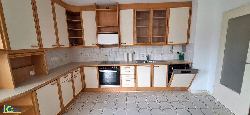 Gepflegte Einbauküche mit allen Geräten