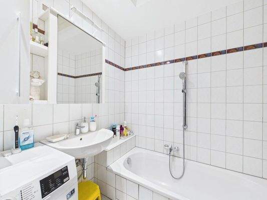 CAM04191G0-PR0058-STILL006