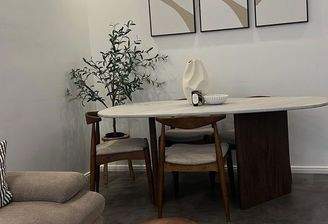 Geräumiges Wohnzimmer 