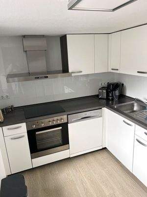 Küche mit Einbauküche 1