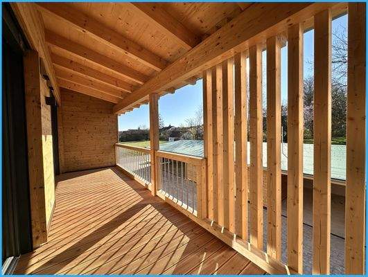 geschützte große Balkone