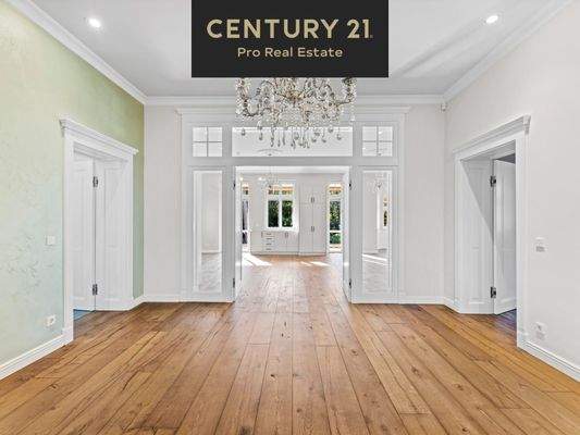 Repräsentatives Entree mit Flügeltüren