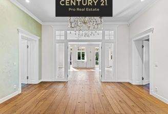 Repräsentatives Entree mit Flügeltüren