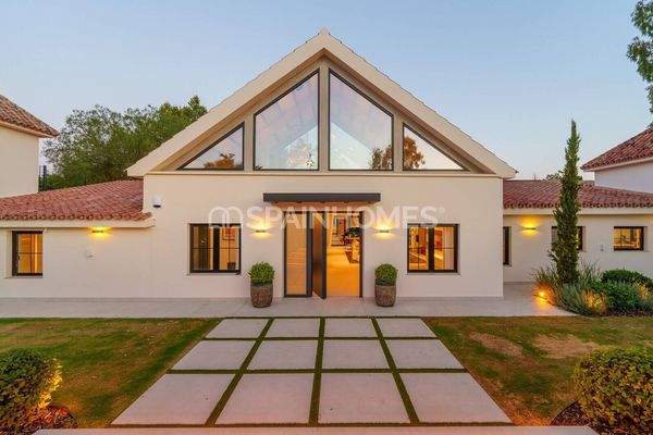 Modern Luxury House with Garden in Marbella Málaga