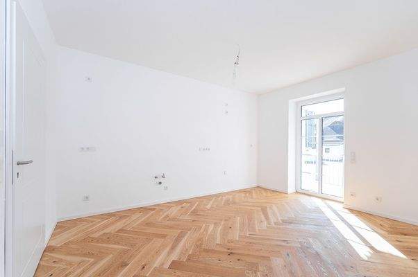 Wohnzimmer mit offener Küche