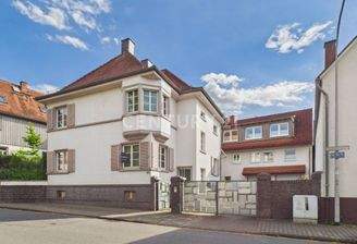 Zwei Wohnhäuser