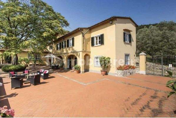 Villa in Carteano mit Panoramablick (Prato – Toskana)