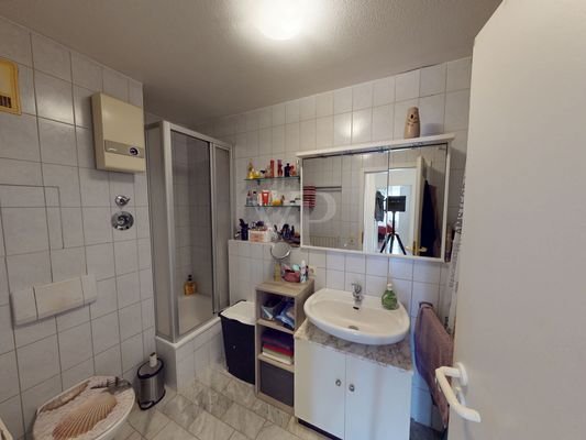 Badezimmer mit Badewanne