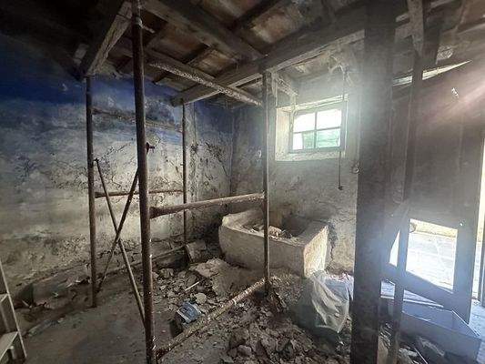 Kreta, Rethymno: 3-stöckiges Gebäude zur Renovierung in der Altstadt zu verkaufen