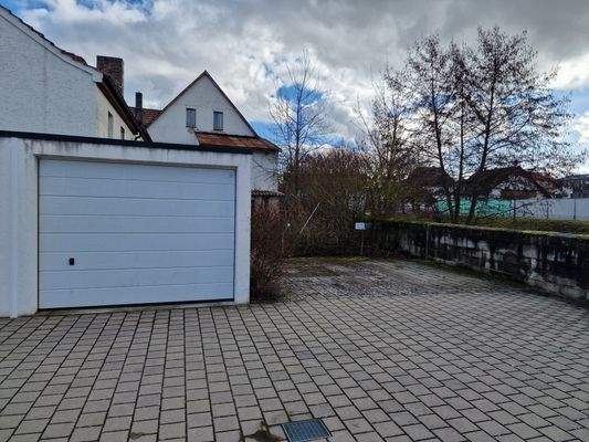 Einzelgarage mit 2 Stellplätzen