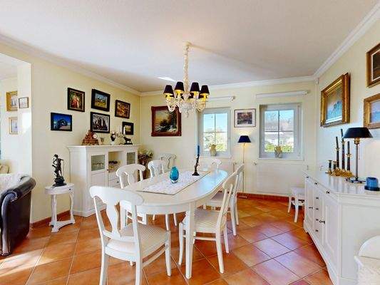 Wohnzimmer mit Essbereich im Erdgeschoss - Wohnung 1