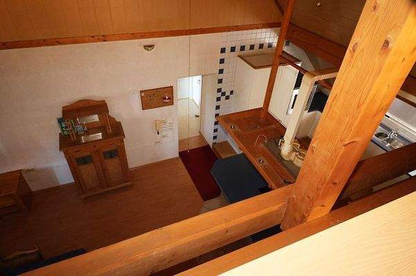 Blick von Galerie ins Wohnzimmer-Küche