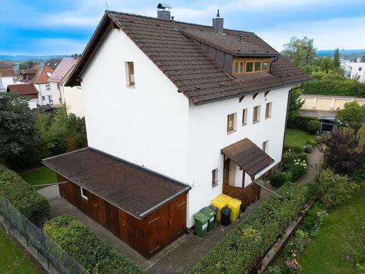 Luftaufnahme Eingang und Gebäuderückseite