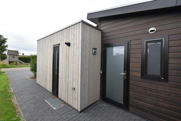 ferienhaus-kaufen-herkingen-modern-terrasse-2025.webp010