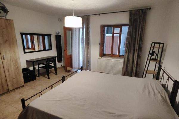 Kreta, Kavousi: Traditionelles Dorfsteinhaus mit Gästehaus zu verkaufen