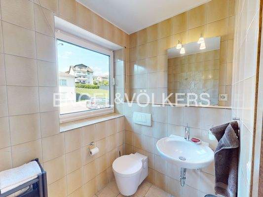 Großzügiges Gäste-WC im Erdgeschoss