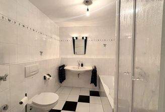 Badezimmer Ansicht 1