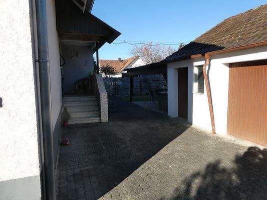 Garagen und Hauszugang