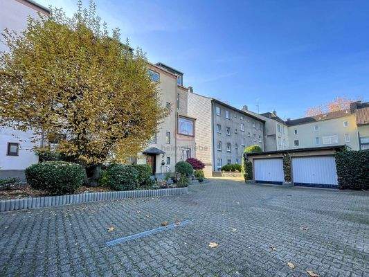 Hofansicht mit Einfahrt