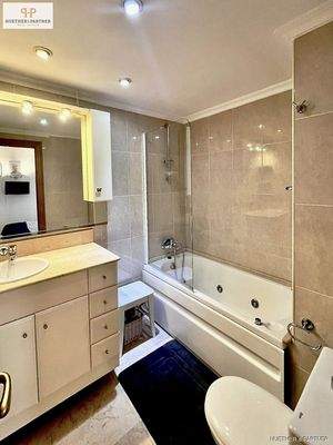 Badezimmer mit Wanne