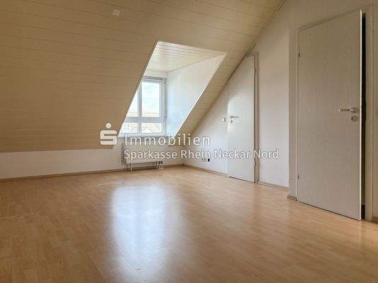 Spitzboden DG-Wohnung rechts