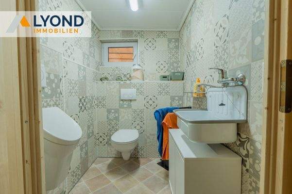 WC in der Werkstatt-Carport