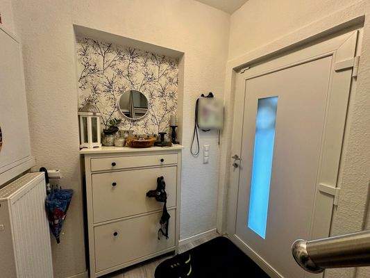 Eingangsbereich mit neuer Haustüre