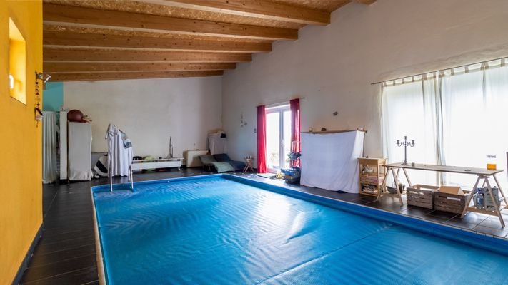 Swimmingpool im EG