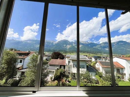 Balkon mit der Möglichkeit die vordere Fensterfront komplett zu öffnen