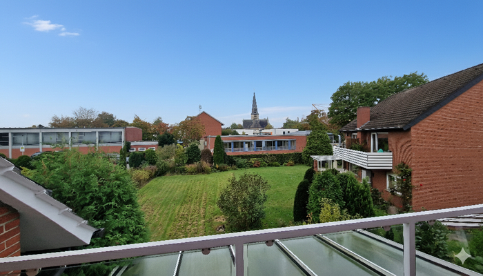 Blick vom Balkon im ersten Obergeschoss2.png