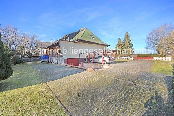 Hausansicht / Grundstücksseite