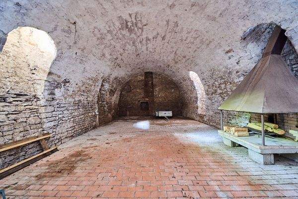 Scheune  / Gewölbekeller mit Feuerstelle