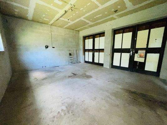 hohe, geräumige Doppelgarage