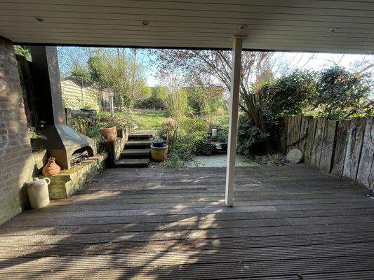 Blick auf Terrasse und Garten