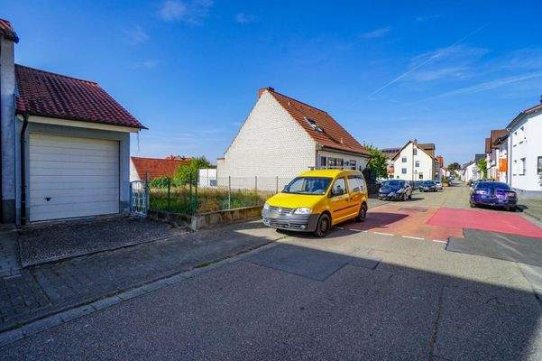 Garagenansicht von der Gartenstraße