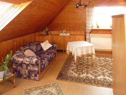 helles Zimmer im Dachgeschoss